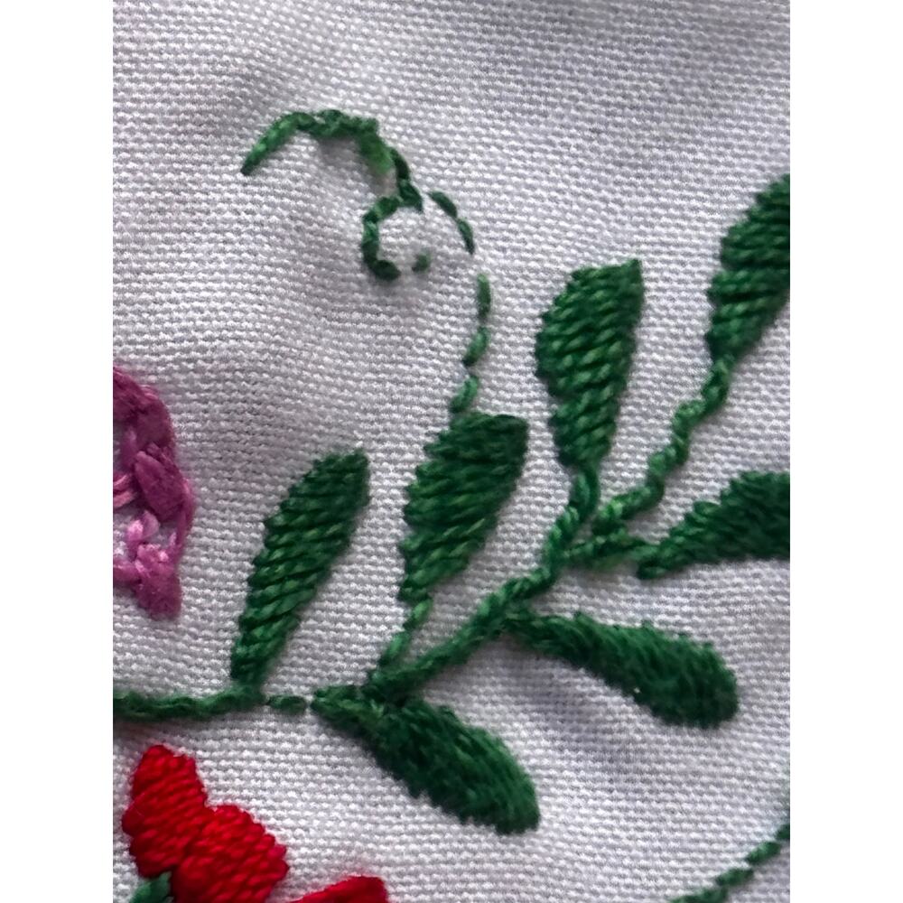 Vtg Hungarian Kalocsa Style Embroidered Tablecloth 45" Square Floral 1970s - Picture 7 of 9